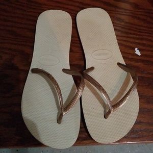 Havianas flip flops size 9/10